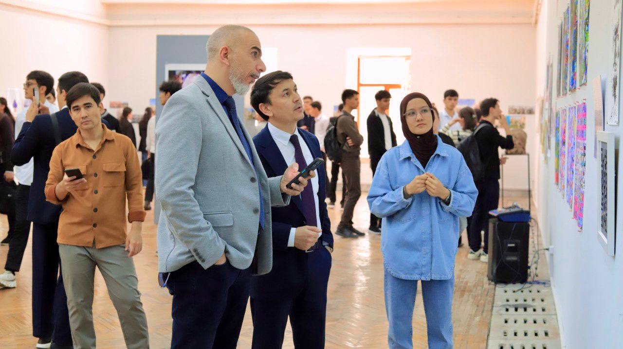 The Al-Khwarizmi University team at the Uzbekistan Museum of Modern Art