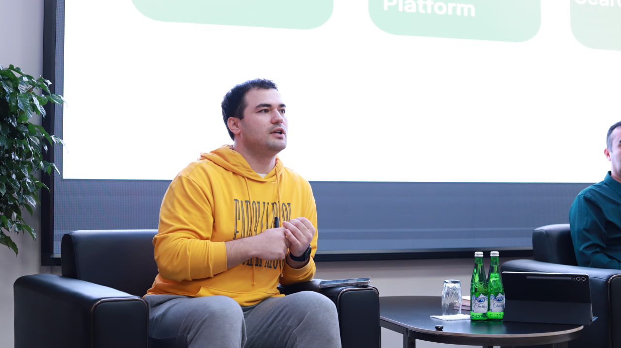 A significant and inspiring meeting titled “The Path to Success in Artificial Intelligence and IT” was held at Al-Khwarizmi University.